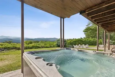 Image de Breathtaking Mountain Getaway - Skiing & Hot Tub