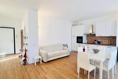Image de Moniga's home holidays: 1 minute from the medieval Castle and 1km to the beach