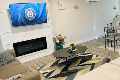 Image de Stylish, Spacious and Private Home in Moncton- WiFi included