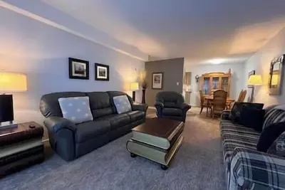 Image de 2 bedroom condo up in Ridgemont neighbourhood