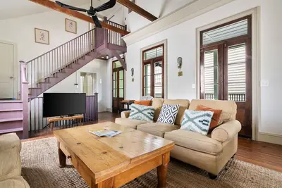 Image de Chic 3br 2ba Downtown Stay | The Blue Chip
