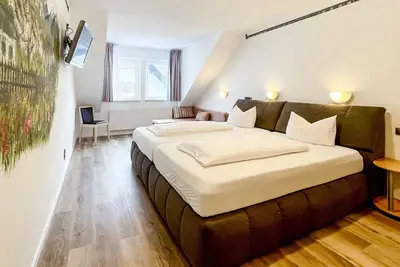 Image de Comfortable and versatile room -perfect for relaxation, work and exchange