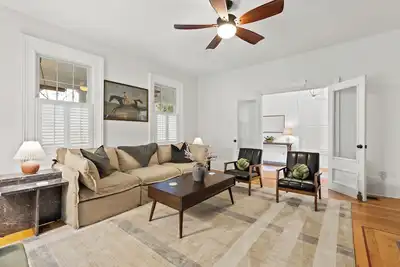 Image de The Ann Street Retreat is a charming, newly remodeled historic home in downtown Frankfort, Kentucky