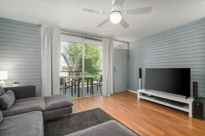 Image de Spring Training, Mid Century Modern, 2 Bedroom Condominium.