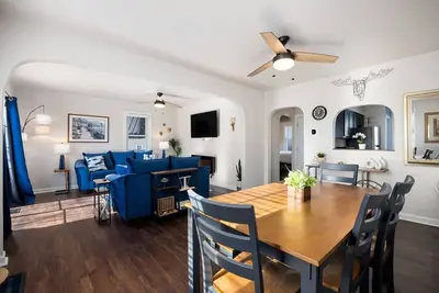 Image de Blue Haven Cottage | Spacious 2bd in the Heights