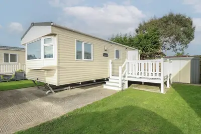 The Hideaway, family friendly, with a garden in East Wittering