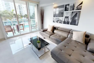Image de Modern 3br Apt w\/ Pool View, Steps to Beach Or-202