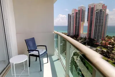 Image de Or1019 - Modern Ocean View Apt Steps to the Beach