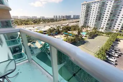 Image de Or-814 One Bedroom Bay View-Steps to beach