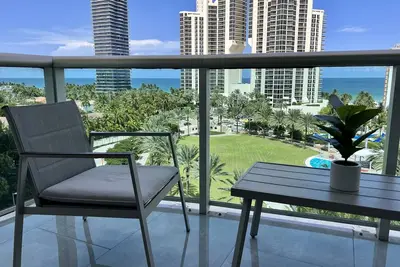 Image de Modern Ocean View Apartment w/Pool Or-907