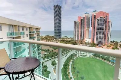 Image de Ph11 Luxury Ocean View Apartment 1 Bedroom + Den