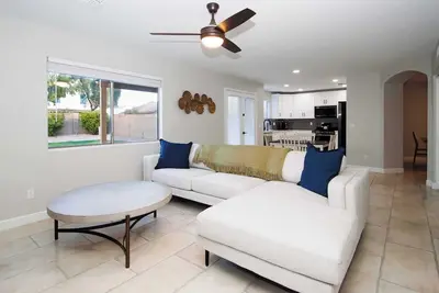Image de Charming Estate Retreat on Big Oak St Perfect for Family Getaways #41649  #41649