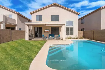 Image de 2, 593 sqft: Private Pool|Spacious Backyard|Pool table|Garage Access #41691