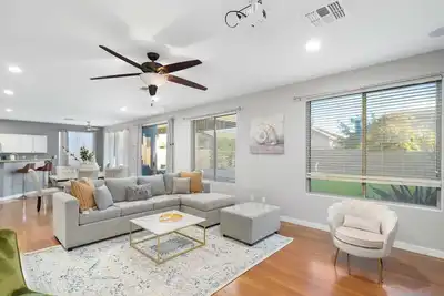 Stunning 4br Home｜Dedicated Workspace, Spacious Backyard & Pet-Friendly #41697