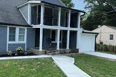 Image de 6 bedroom house in Plainfield. Located near airport and Speedway.