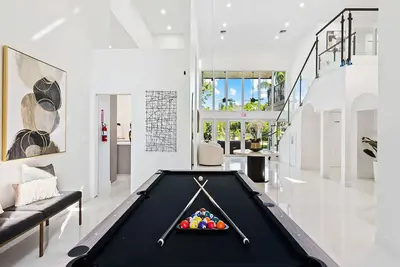 Image de Sunny Luxury Villa w/ Pool near Downtown!