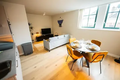 Image de Contemporary Stylish 3bdr Apartment  Pka