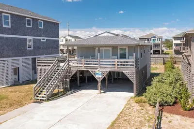 Image de Classic beach cottage just steps from the beach access in Nags Head!