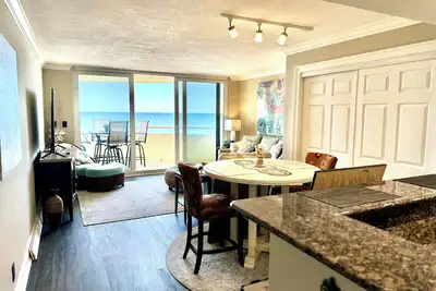 Image de New Listing - \"Seaside Rendezvous\" - Totally Remodeled Gulf Front Retreat!