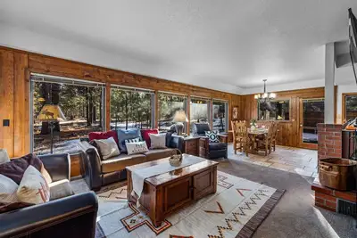 Image de Quintessential Sunriver Wooded Cabin, Sharc Passes, 3 Bedroom, 2. 5 Baths.