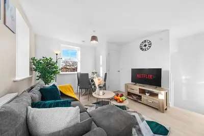 Opulent 2br/2ba House with Free Parking