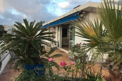 Image de Cosy appartement sur le toit avec vue mer