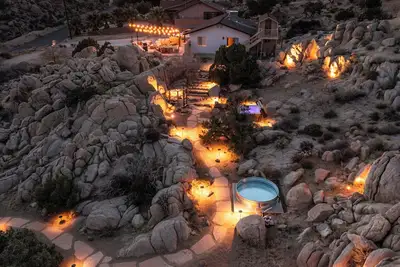 Image de Desert Nest: Cozy Retreat Amidst Boulders
