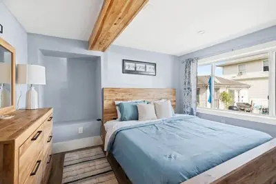 Image de Ocean Views & Modern Flair: 2024 Renovation