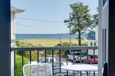Image de Coastal Comfort: Steps to Beach & Ocean Views