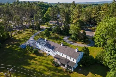 Image de Grand Country Estate with Modern Comforts