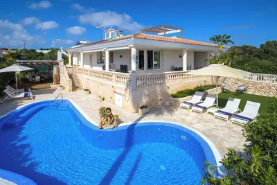 Image de Charming spacious villa, 200 m from the sea, swimming pool, garden, Ac, wifi. . .