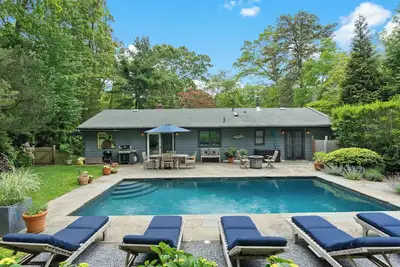 Image de Cozy Southampton Home with Private Pool, Outdoor Dining, Perfect for Families