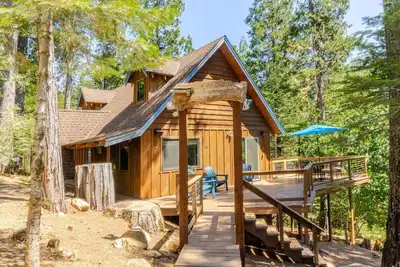 Image de Cozy 3-Bedroom Cabin in Charming Arnold with WiFi, Ac, Pac-Man Machine