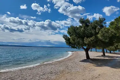 Image de Appartement bon marché à seulement 100 mètres de la plage avec vue sur la mer