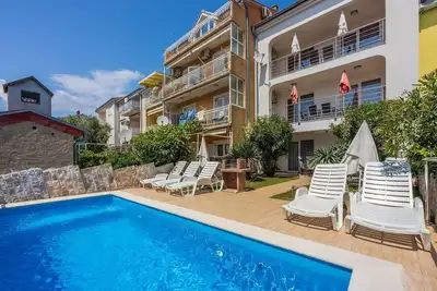 Image de Charmante villa à seulement 500 mètres de la plage avec vue sur la mer, piscine privée, barbecue, machine à laver