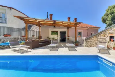 Image de Villa de rêve à seulement 300 mètres de la plage avec piscine chauffée, jacuzzi, baby-foot, barbecue