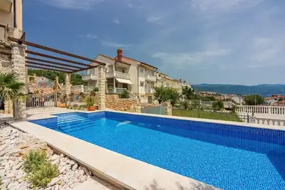 Image de Appartement moderne à seulement 300 mètres de la plage avec vue sur la mer, piscine, barbecue - amis des chiens