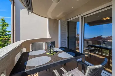 Image de Appartement lumineux dans un nouveau lotissement à seulement 500 mètres de la plage avec vue sur la mer, machine à laver