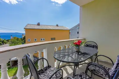 Image de Appartement confortable à seulement 500 mètres de la plage avec vue sur la mer, climatisation, balcon privé
