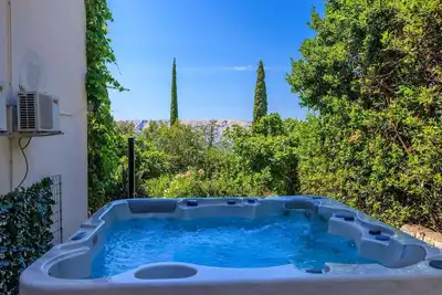Image de Appartement idyllique à seulement 300 mètres de la plage avec vue sur la mer, jacuzzi, barbecue