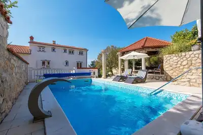 Image de Charmant appartement à seulement 700 mètres de la plage avec vue sur la mer, piscine, Bbq, parking privé