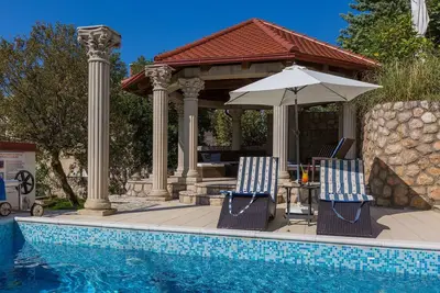 Image de Appartement unique avec vue grandiose sur la mer, piscine, Bbq et seulement 700 mètres de la plage