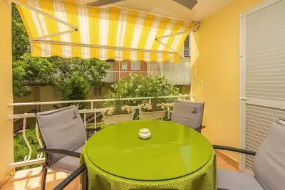 Image de Appartement pittoresque à seulement 50 mètres de la plage avec balcon privé, WiFi, parking privé