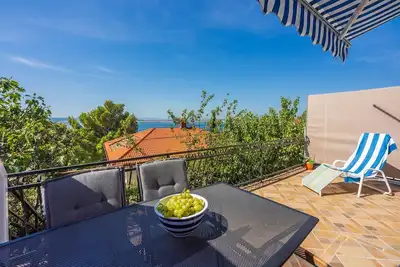 Image de Appartement adapté aux chiens à seulement 150 mètres de la plage avec vue sur la mer, Bbq, WiFi
