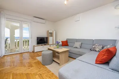 Image de Appartement lumineux avec vue magnifique sur la mer, machine à laver - adapté aux chiens