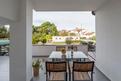 Image de Appartement idyllique à seulement 600 mètres de la plage avec terrasse privée, WiFi, parking