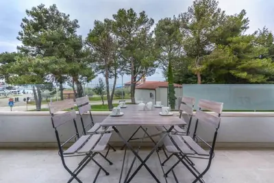 Image de Appartement moderne à seulement 600 mètres de la plage avec vue sur la mer, parking privé, machine à laver