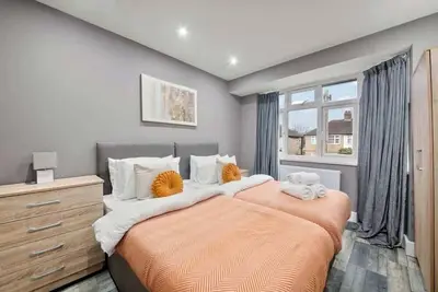 Image de Upto 20% Off! Guest Fav 5br | Reading & Parking