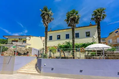 Image de Maison de vacances adaptée aux chiens à seulement 270 mètres de la plage avec vue sur la mer, ping-pong, espace barbecue