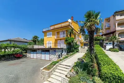 Image de Appartement confortable à seulement 200 mètres de la plage avec 2 balcons, vue sur la mer, barbecue